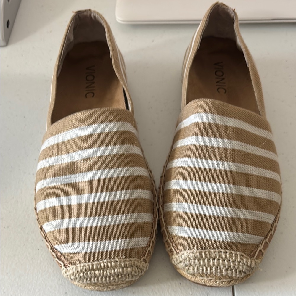 Vionic Women's Beige and White Espadrilles